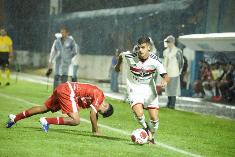 Três times brasileiros aparecem entre as 10 categorias de base mais lucrativas do mundo