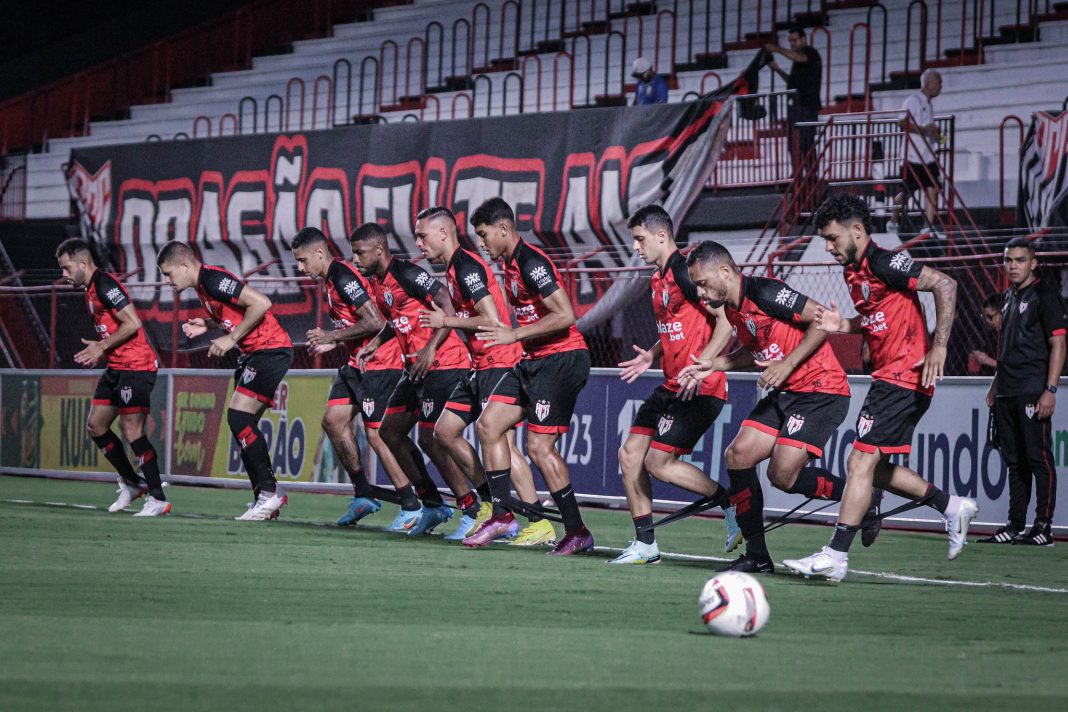 Jogadores aquecendo no Accioly