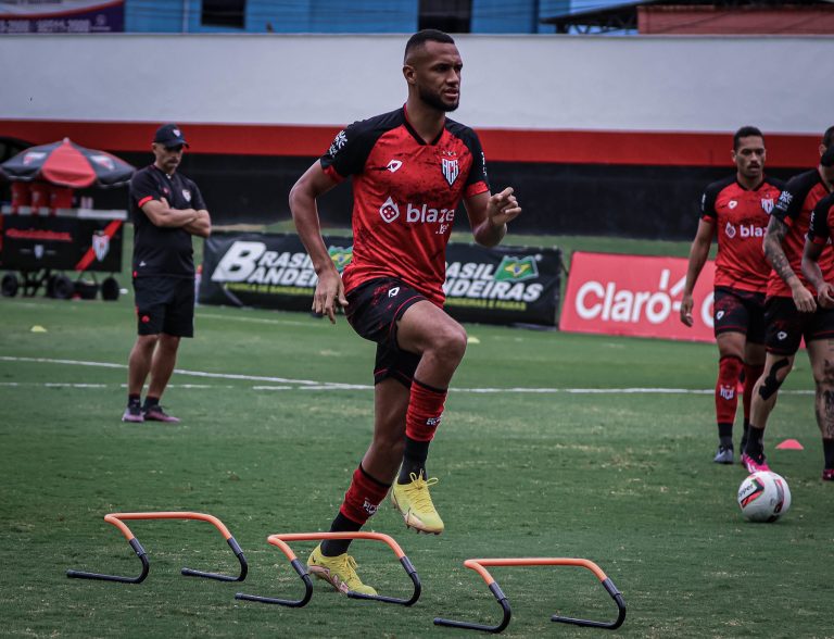 Gustavo Coutinho treinando no CT do Dragão