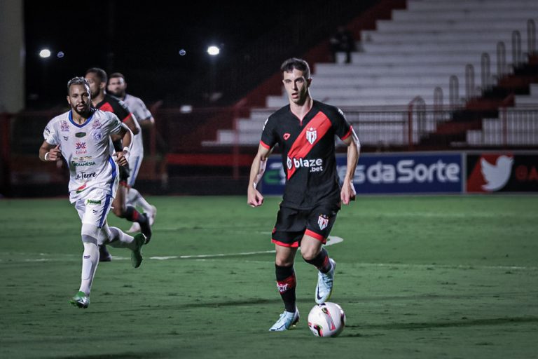 Sem dificuldades, Atlético-GO vence o Goianésia no Antônio Accioly