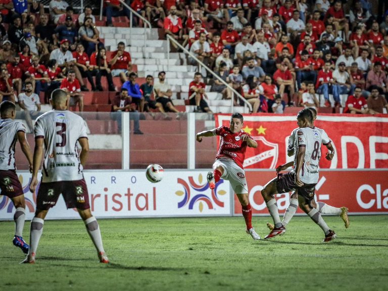 Com gol de Diego Renan, Vila Nova vence o Inhumas no OBA
