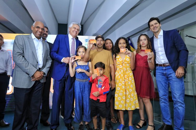 Governo de Goiás lança Cartão Família e inicia renovação da frota do transporte coletivo de Goiânia
