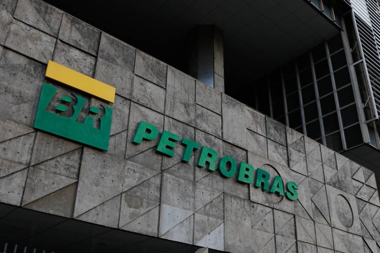 Petrobras reduz R$ 0,40 no preço do litro do diesel