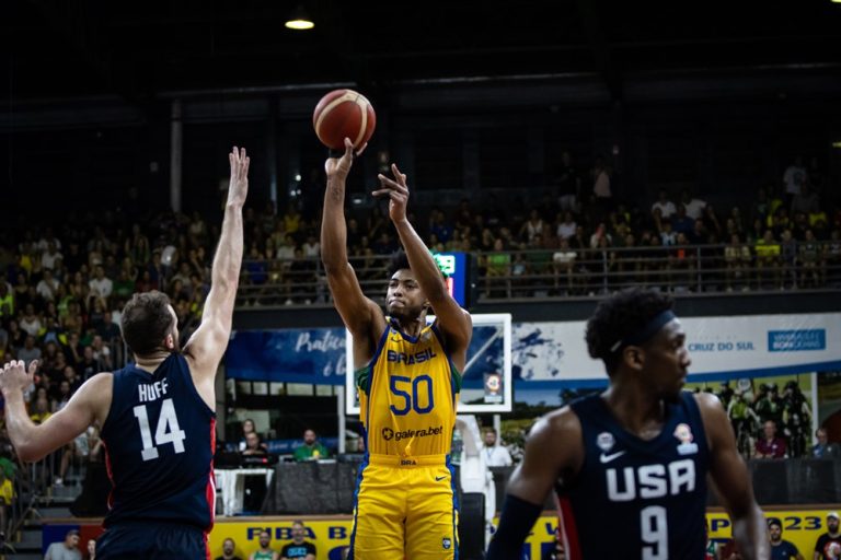 Brasil vence os Estados Unidos e se classifica para a Copa do Mundo de Basquete