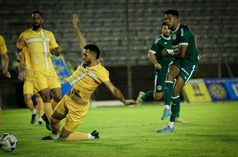 Goiás e Brasiliense empatam sem gols na partida de ida das quartas da Copa Verde