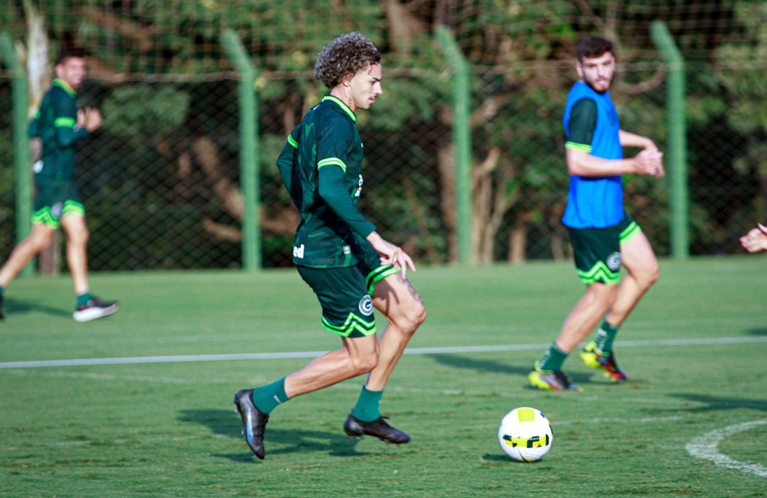 Goiás empresta zagueiro Yan Souto para o Vitória