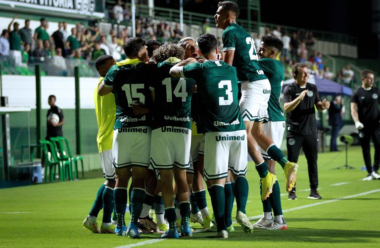 Goiás passa por cima do Anápolis e carimba vaga na Final do Goianão