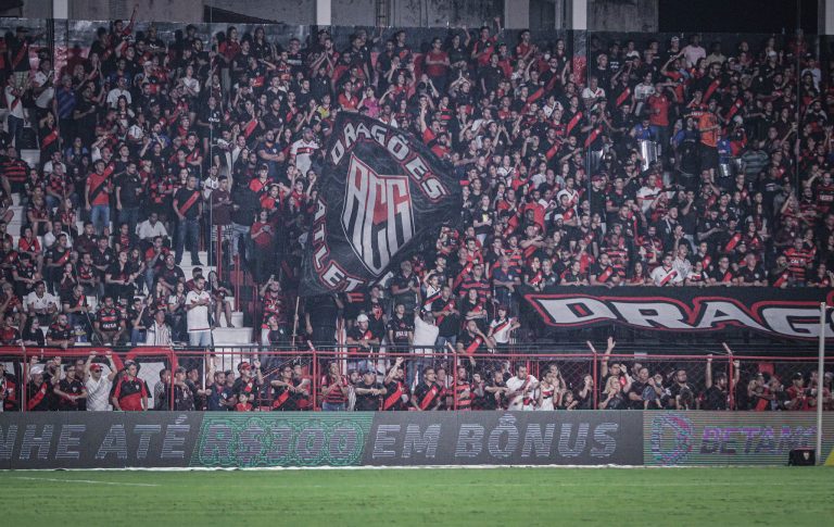Torcida atleticana no estádio Antônio Accioly 2023
