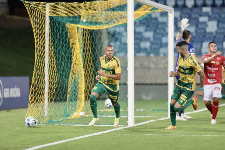 Vila Nova empata com o Cuiabá e é eliminado da Copa Verde