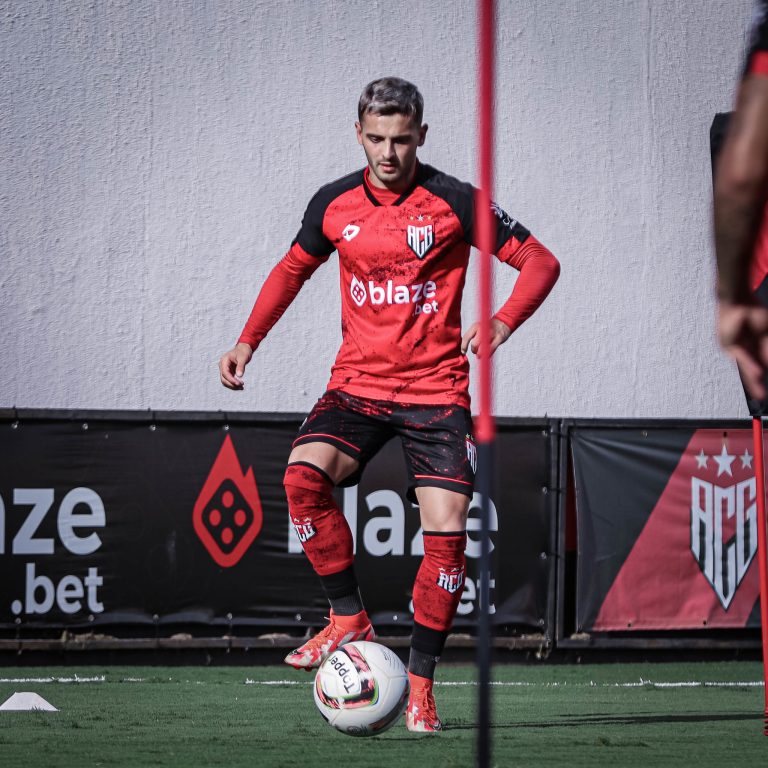 Kelvin treinando no CT do Dragão 2023