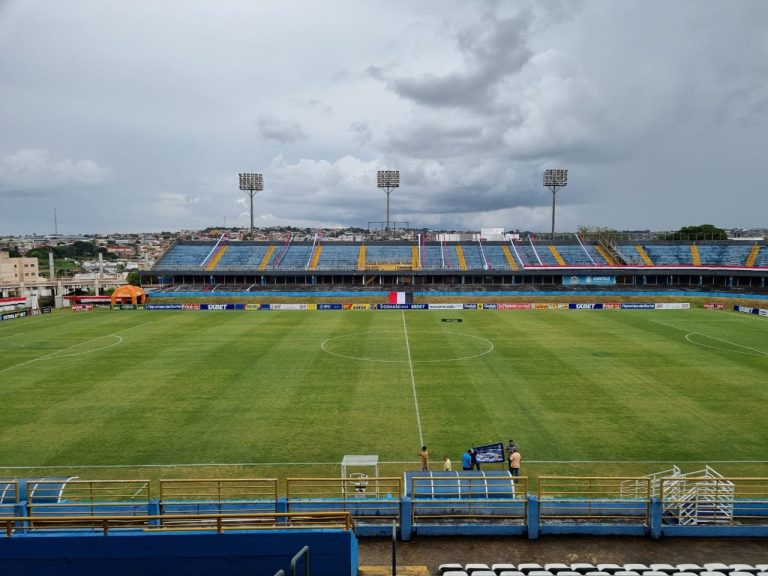 No Jonas Duarte, Goiás vence o Anápolis e larga em vantagem na semifinal