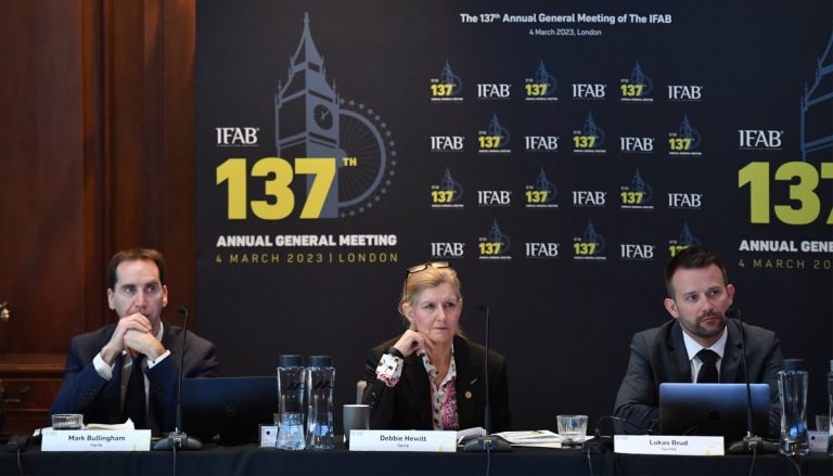 IFAB decide manter jogos com 90 minutos e acréscimos longos irão continuar