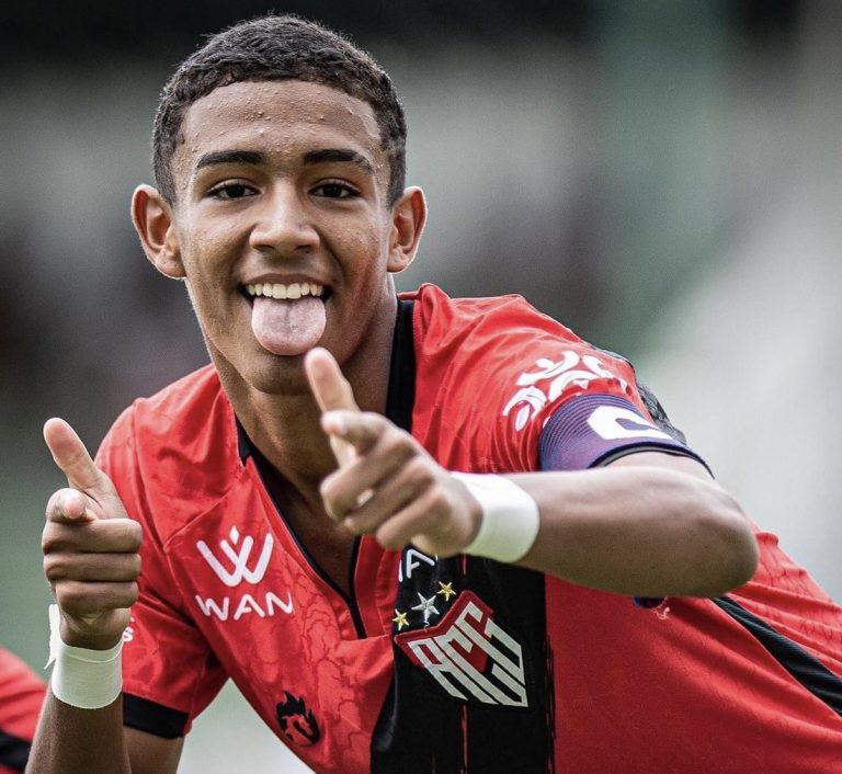 Volante Anthony Gabriel, do Atlético Goianiense