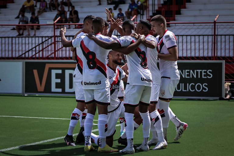 Passeio rubro-negro! Atlético-GO goleia Iporá e carimba vaga na semifinal do Goianão