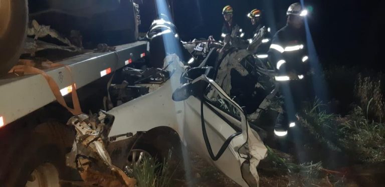 Grave acidente provoca a morte de cinco pessoas na BR 452 em Itumbiara