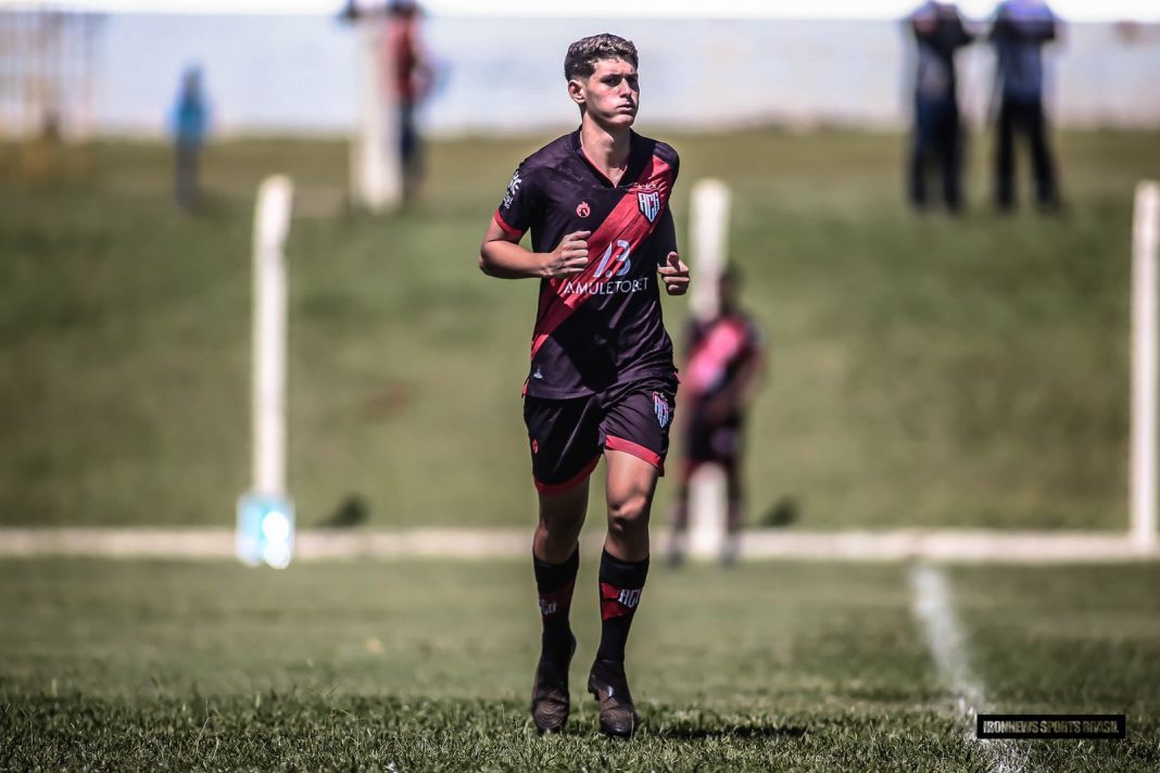 João Girotto em ação pelo Atlético Goianiense sub-17