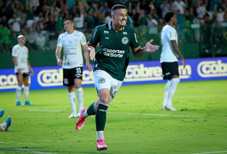 Na Serrinha, Goiás atropela o Corinthians e vence a primeira no Brasileirão