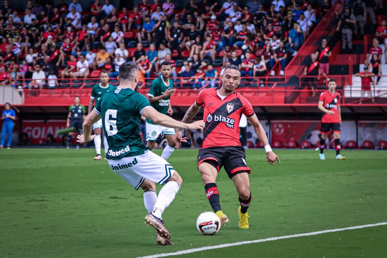 Atlético-GO vence o Goiás e larga em vantagem na final do Campeonato Goiano