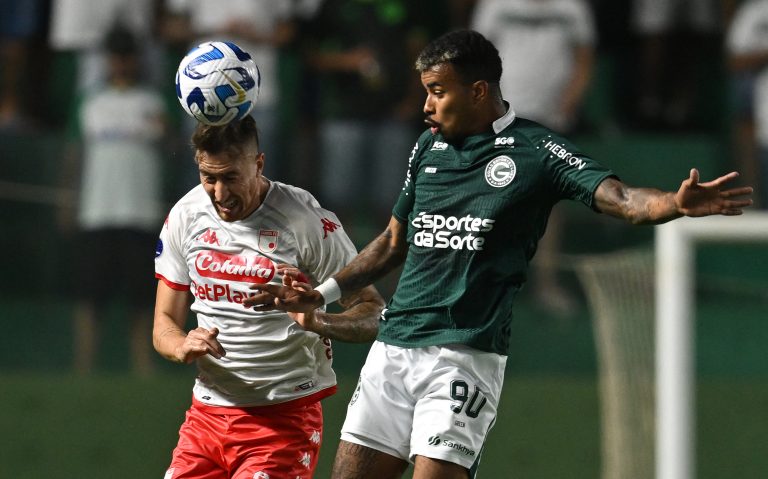 Goiás e Santa Fe fazem jogo movimentado, mas empatam sem gols na estreia da Copa Sul-Americana