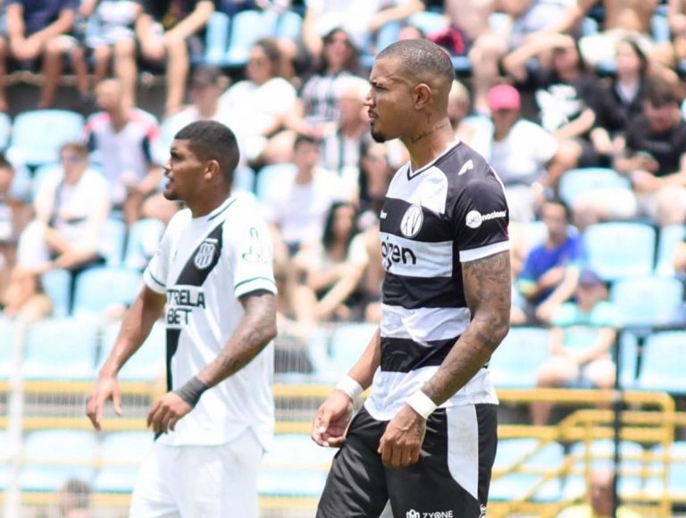 João Maistro em ação pelo XV de Piracicaba