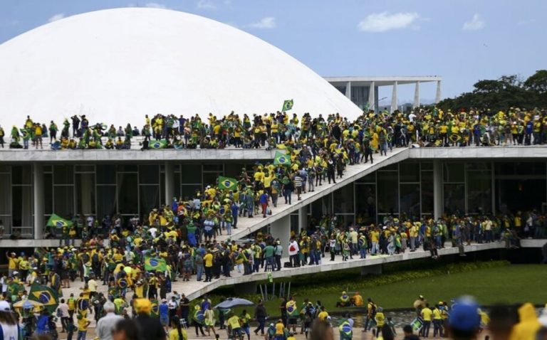 AGU entra com ação contra mais 45 acusados por destruição em 8 de janeiro