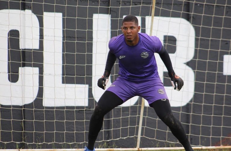Goleiro Denivys treinando no Athletic