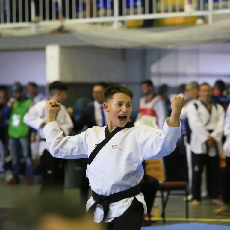 Aluno da rede pública de Caldas Novas disputa competição de taekwondo no México