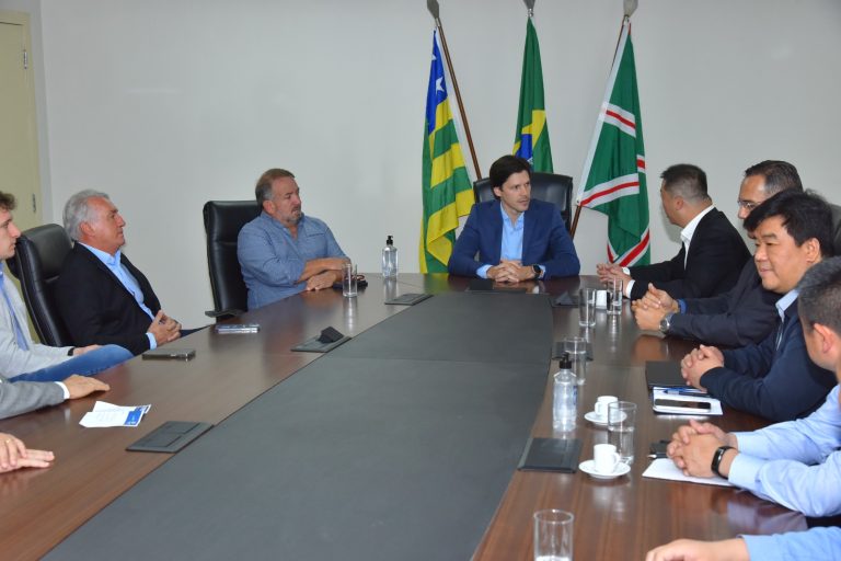 Vilmar e Daniel se reúnem com empresários chineses na busca por novos investimentos para Aparecida de Goiânia