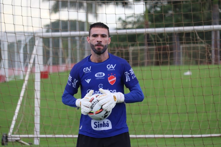 Com lesão na costela, Vanderlei desfalca o Vila Nova por no mínimo 30 dias