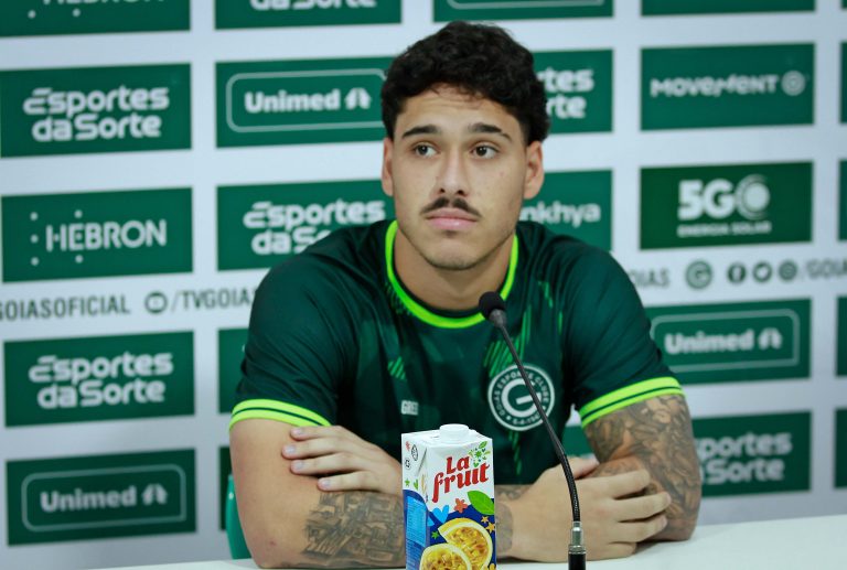 Zagueiro do Goiás espera jogo difícil contra o Botafogo, mas afirma: “o pensamento é ganhar”