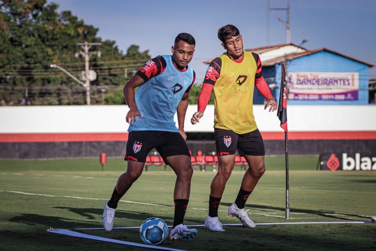 Airton treinando ao lado de Daniel no CT do Dragão
