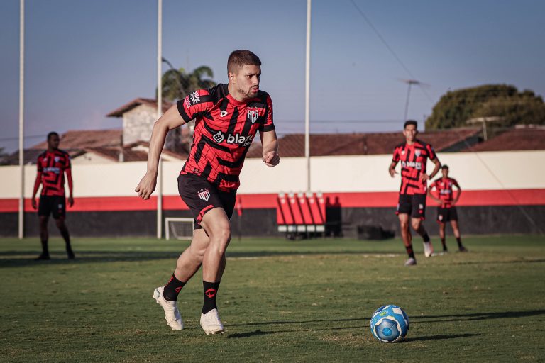 Lucas Gazal treinando no CT do Dragão