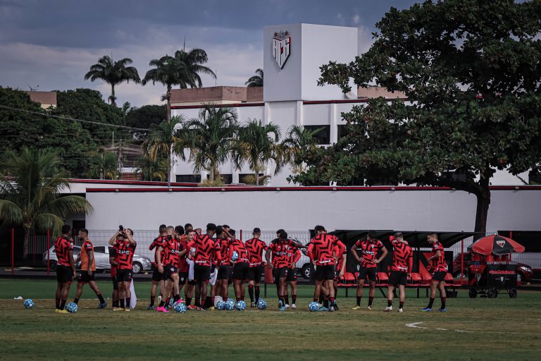 Jogadores no CT do Dragão em 2023