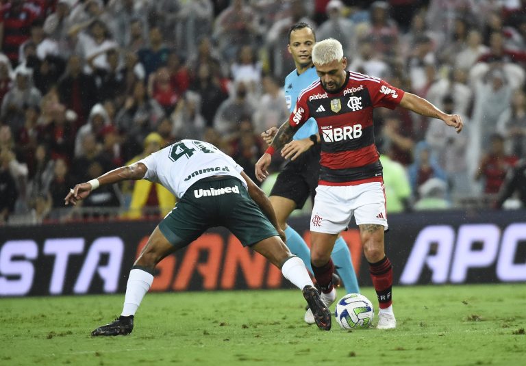 No Maracanã, Goiás é derrotado pelo Flamengo e permanece no Z-4