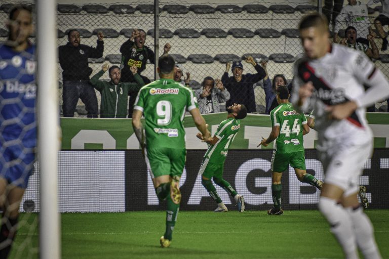 Atlético-GO é goleado pelo Juventude e corre risco de sair do G-4