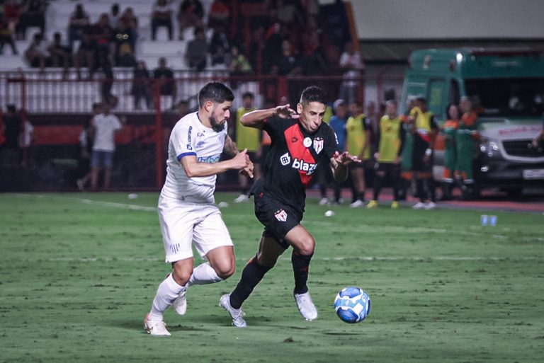 No Accioly, Atlético-GO e Avaí empatam sem gols pela Série B