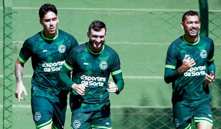 Com retorno de zagueiros, Goiás se prepara para enfrentar o Botafogo; confira a provável escalação