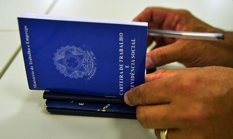 Projeto de lei quer rever pontos da reforma trabalhista