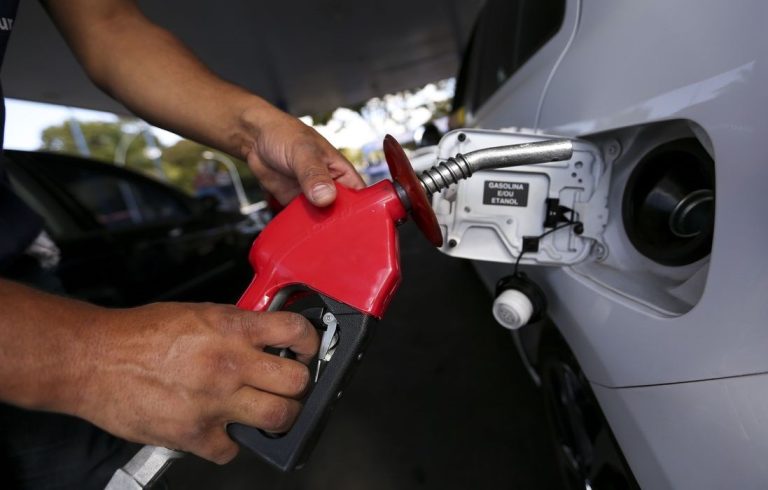 Petrobras anuncia redução no preço da gasolina e atinge menor valor desde 2021