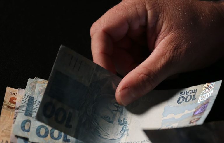 INSS começa a pagar antecipação da primeira parcela do 13º salário