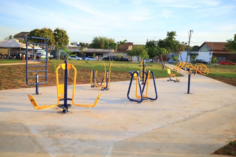 Praça é inaugurada no Condomínio das Esmeraldas, em Goiânia