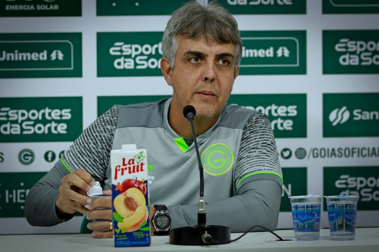 Emerson Ávila reconhece que o Goiás não jogou bem contra o Cuiabá e espera reforços 