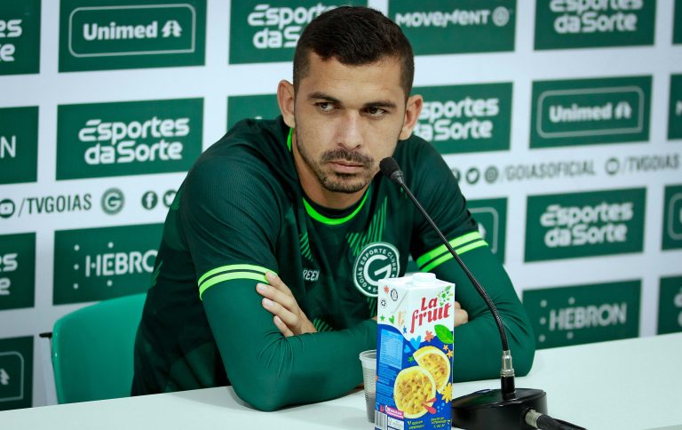Zagueiro do Goiás lamenta revés na Série A e mira vitória na Sul-Americana: “temos que voltar a ganhar”