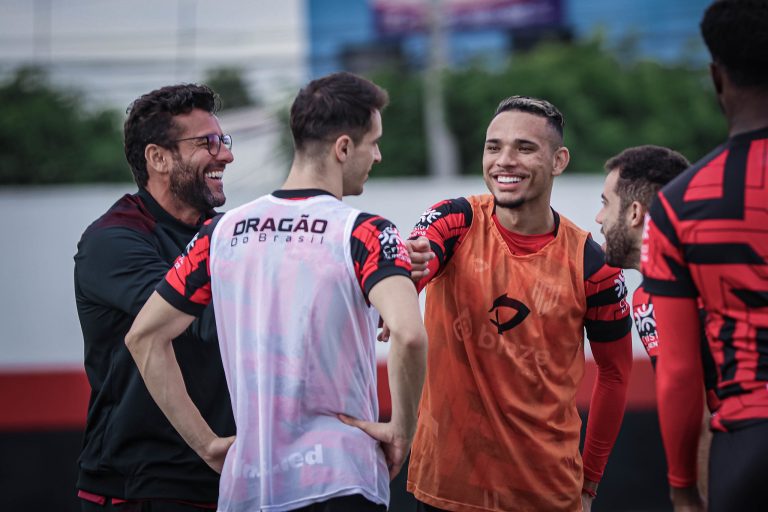 Alberto Valentim, Shaylon e Luiz Fernando rindo