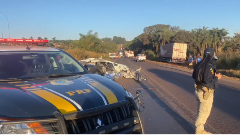 Ultrapassagem deixa uma pessoa morta e dois feridos, em Bom Jesus de Goiás