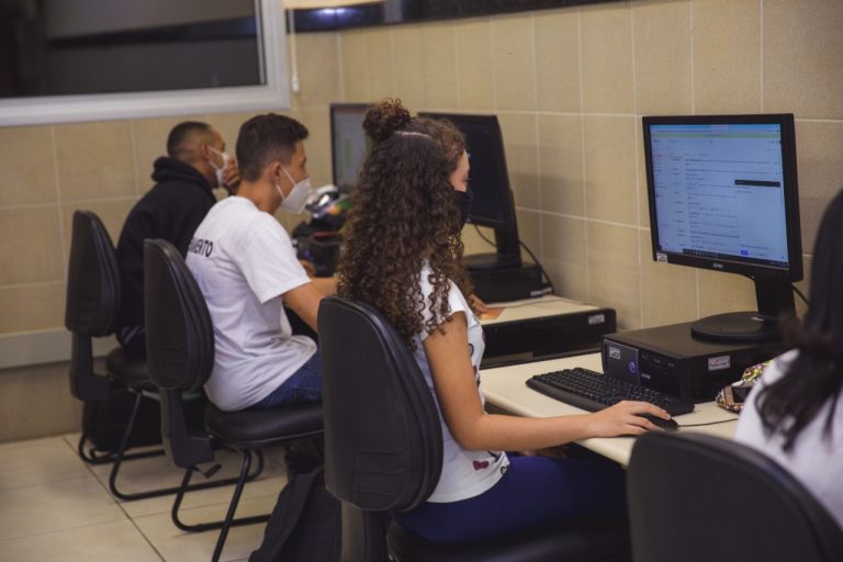 Abertas as inscrições em cursos gratuitos para jovens aprendizes, entre 16 e 24 anos, em Goiânia