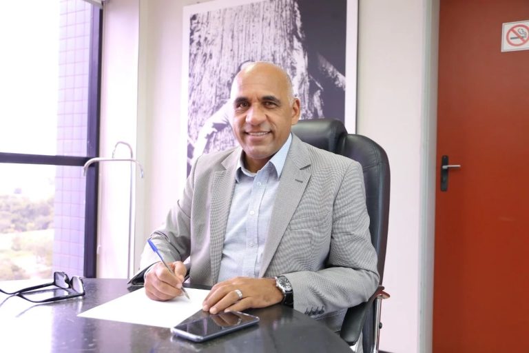 Câmara aprova e Prefeitura sanciona reajuste de professores em Goiânia
