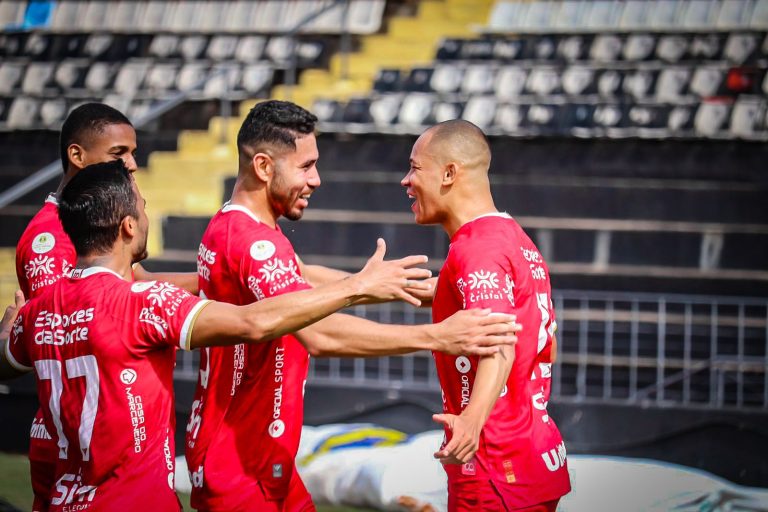 Vila Nova joga bem, goleia o Botafogo-SP e cola na liderança da Série B