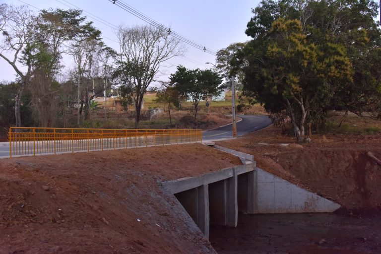 Pista do novo bueiro triplo no Jardim Dom Bosco é reaberta, em Aparecida de Goiânia