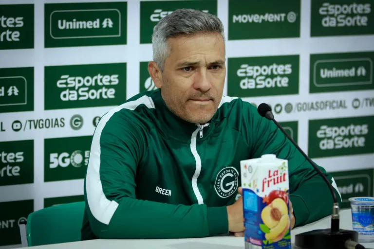 Evangelista celebra vitória e critica arbitragem: “é fácil marcar pênaltis contra o Goiás”